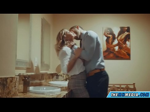 ❤️ כשבלונדינית חזה מפתה אותך בשירותים ציבוריים ❤️❌ סרטון סקס אצלנו iw.verhentai.ru ❌❤
